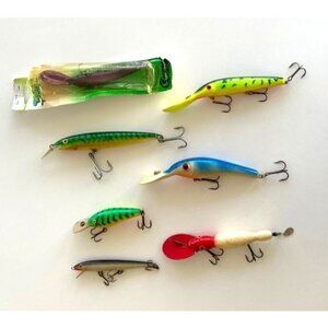 Vintage Diving Fishing Lures Lot (7) 4”-7” Various Brands Collectible Crankbaits